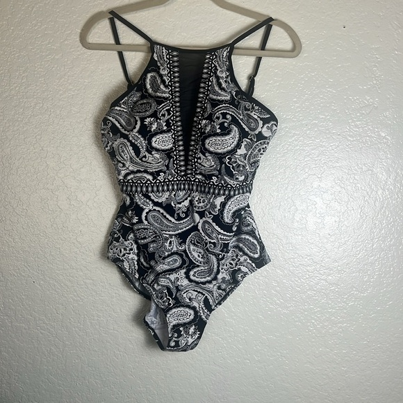 Liz Claiborne Black and White Paisley One-Piece Swimsuit - Picture 3 of 6